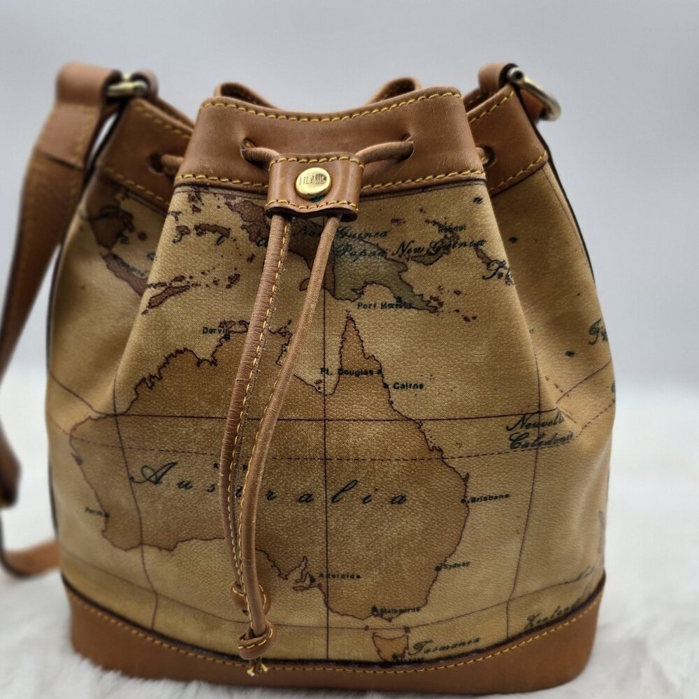 Geo Classic map print bucket bag